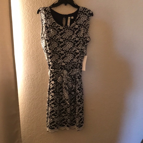 Dress - Picture 3 of 4